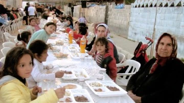 Araban Kaymakamı Sevgili ile Belediye Başkanı Doğru ihtiyaç sahibi ailelerle iftar yaptı