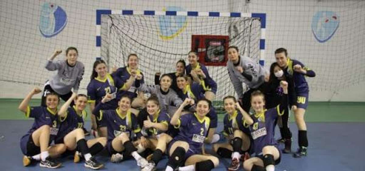 Araç Belediye Gençlik ve Spor Kulübü Kadın Hentbol Takımının...