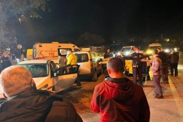 Arnavutköy'de 3 araç birbirine girdi: 4 yaralı