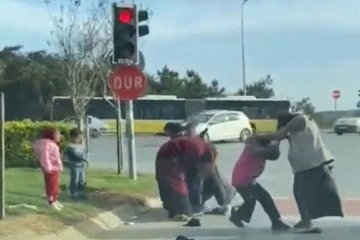 Arnavutk&ouml;y&rsquo;de dilencilerin b&ouml;lge kavgası