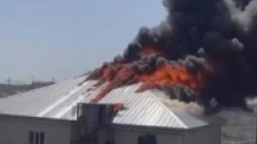 Arnavutköy'de fabrika çatısında yangın