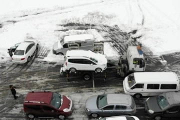 Arnavutköy’de karın temizlenmesine engel olan araçlar çekildi