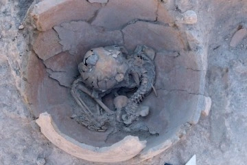 Arslantepe Höyüğü'nde MÖ 3600 yılından kalma 2 çocuk iskeleti bulundu