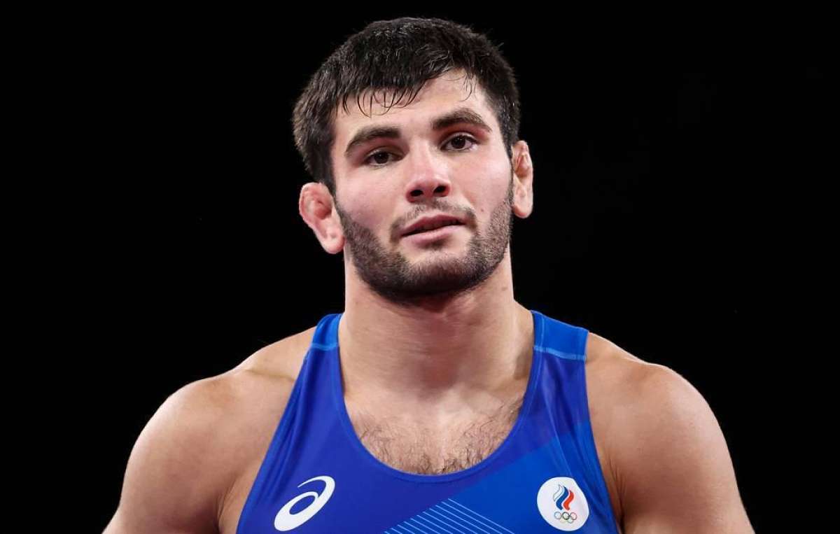 Artur Naifonov, Beslan Katliamı'nın yaralarını olimpiyat madalyasıyla...