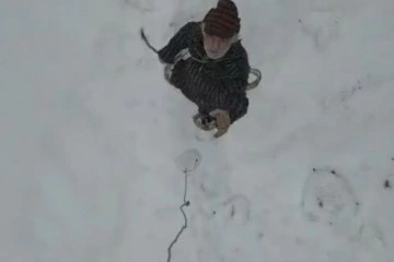 Artvin’de kar nedeniyle iletişim kurulamayan yaşlı çiftin yardımına drone yetişti