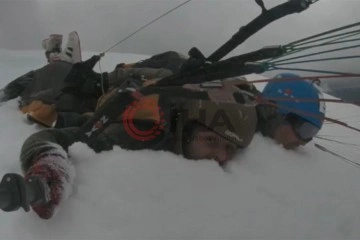 Artvin'de kar üzerinde yamaç paraşütü nefes kesti