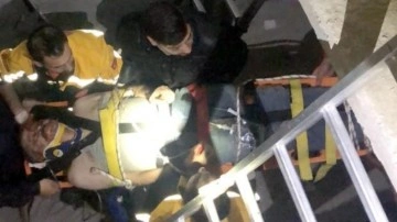 Asansör boşluğuna düşen vatandaş, seyyar merdivenle kurtarıldı
