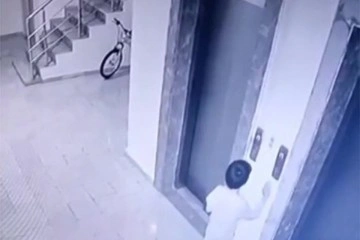 Asansör kenarındaki mermer düştü, çocuk kıl payı kurtuldu
