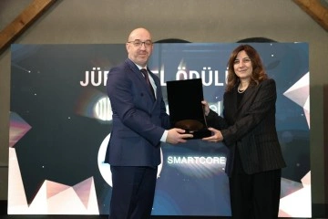 Assan Panel&rsquo;in Smartcore teknolojisine Altın &Ccedil;ek&uuml;l&rsquo;den J&uuml;ri &Ouml;zel &Ouml;d&uuml;l&uuml;