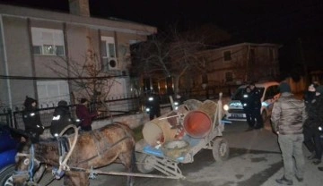At arabalı hırsızlar 2 ton çelik boruyla bekçilere yakalandı