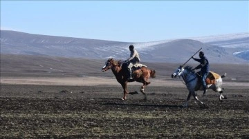 Ata sporu cirit, Kars'ta köylülerin dostluk maçlarıyla yaşatılıyor