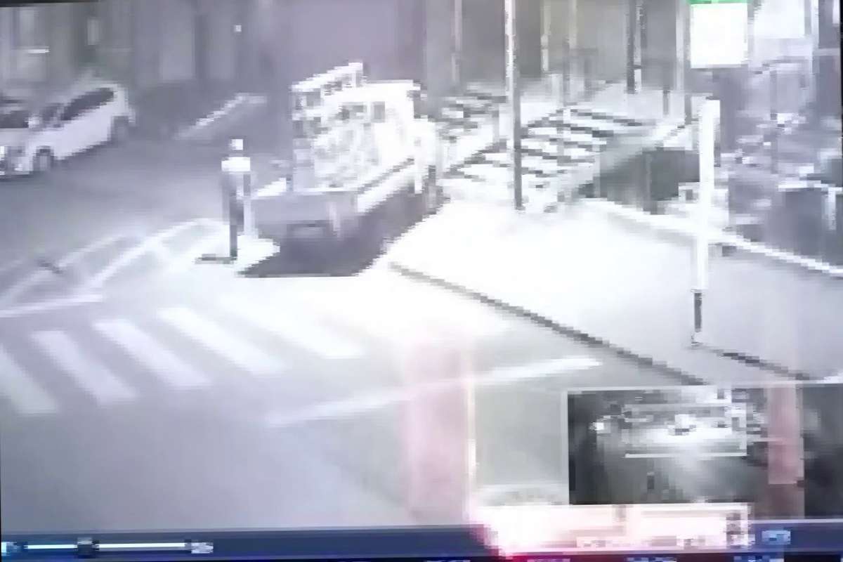 Ataşehir'de çalınan kamyonet güvenlik kameralarına yansıdı