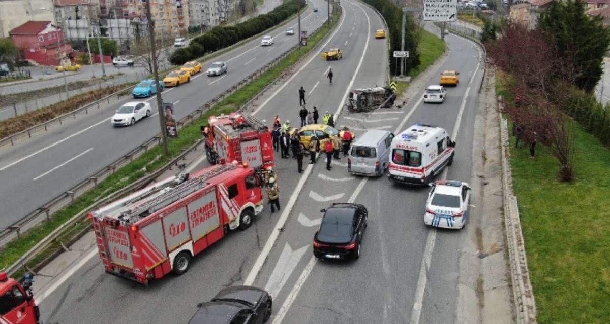 Ataşehir'de taksilerin karıştığı zincirleme kaza: 3 yaralı