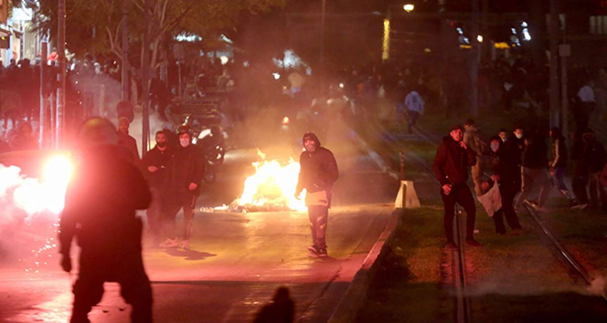 Atina'da sokaklar savaş alanına döndü