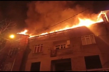 Avcılar’da bir binanın çatısında çıkan yangın diğer binalara sıçradı