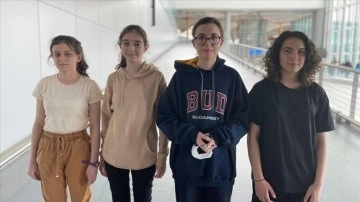 Avrupa Kızlar Matematik Olimpiyatı'nda ikinci olan öğrenciler yurda döndü