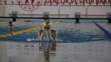 Avrupa şampiyonu görme engelli yüzücünün hedefi olimpiyatlar