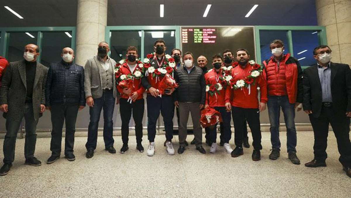 Avrupa şampiyonu Milli Güreşçiler, Ankaraya geldi
