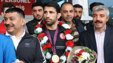Avrupa şampiyonu Murat Fırata memleketi Şanlıurfa’da davul ve...
