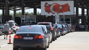 Avrupa'da yaşayan Türklerin tatil için yurda gelişleri sürüyor