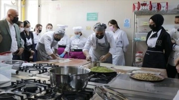 Avrupalı şefler Türk yemeklerini Kayseri'de öğreniyor
