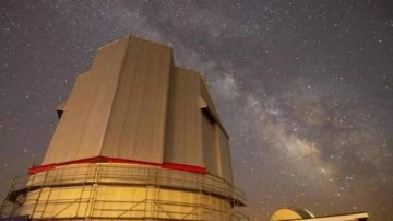 Avrupa'nın en büyük teleskobunu görmek için Erzurum'a on binlerce kişi akın etti