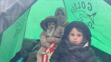 Avrupa'ya gitme hayali kuran Belarus sınırındaki Iraklı Kürt annelerin bekleyişi sürüyor
