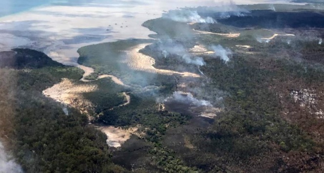 Avustralya'da çıkan orman yangını nedeniyle yerleşim yerleri tahliye ediliyor