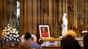 Avustralya'da cinsel taciz iddiasıyla gündeme gelen kardinalin cenazesinde arbede çıktı