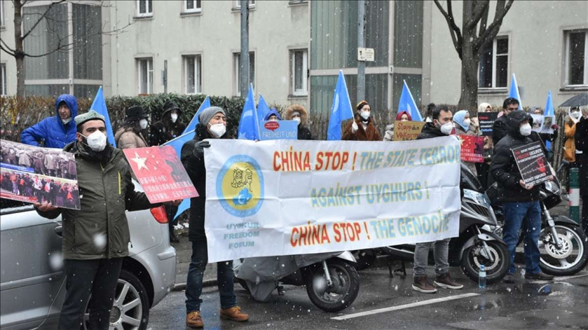 Avusturya'da Çin'in Uygur Türklerine yönelik hak ihlalleri protesto edildi