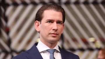 Avusturya'da İslam karşıtı Başbakan Kurz'un yolsuzluk soruşturması sonucu istifası tartışı