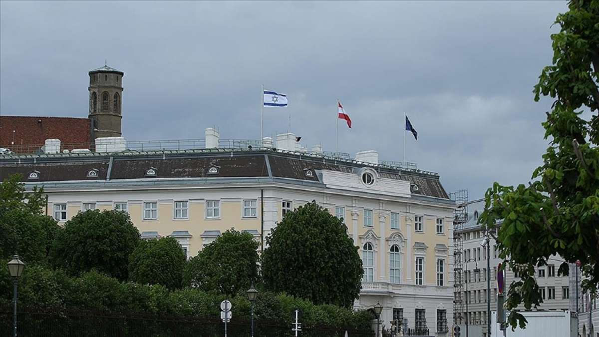 Avusturya'da tepkilere neden olan İsrail bayrakları devlet binalarından kaldırıldı