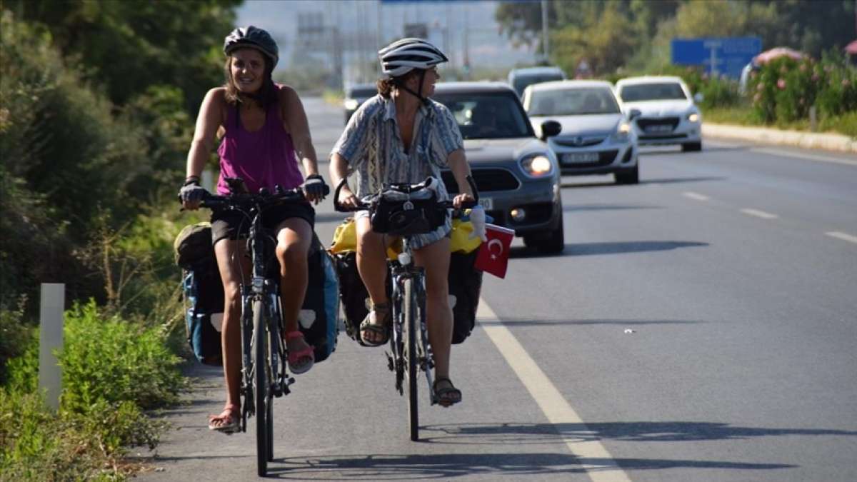 Avusturya'dan bisiklete yola çıkan 3 kadın bir ayda Türkiye'ye ulaştı
