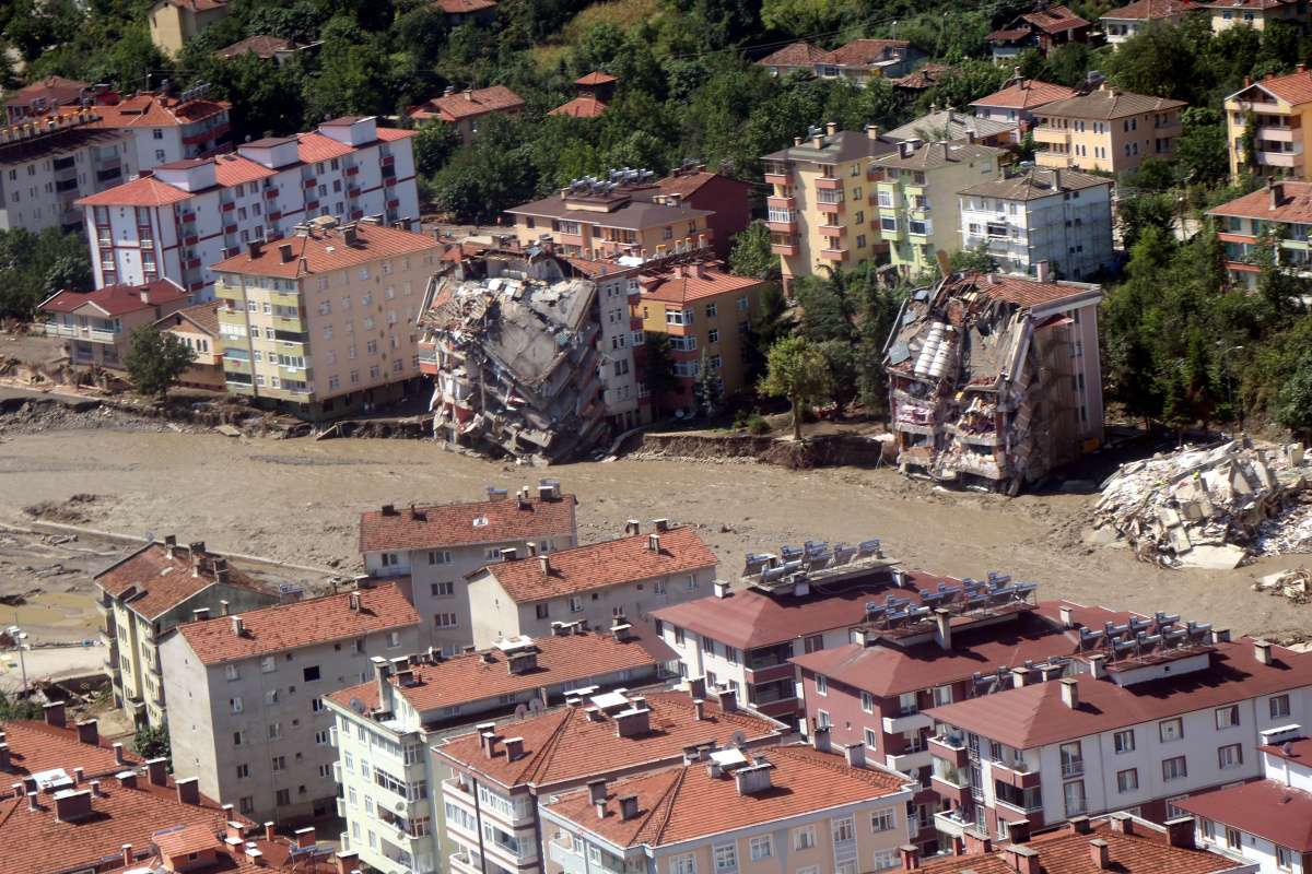 Ayancık, Türkeli ve Bozkurt'taki felaketin boyutu helikopterden daha net göründü