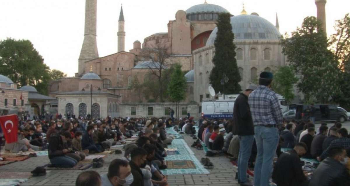 Ayasofya Camii'nde 87 yıl sonra ilk kez Ramazan Bayramı namazı kılındı