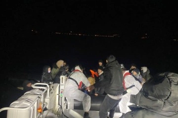 Ayvacık a&ccedil;ıklarında Yunan unsurlarınca &ouml;l&uuml;me terk edilen 39 ka&ccedil;ak g&ouml;&ccedil;men kurtarıldı