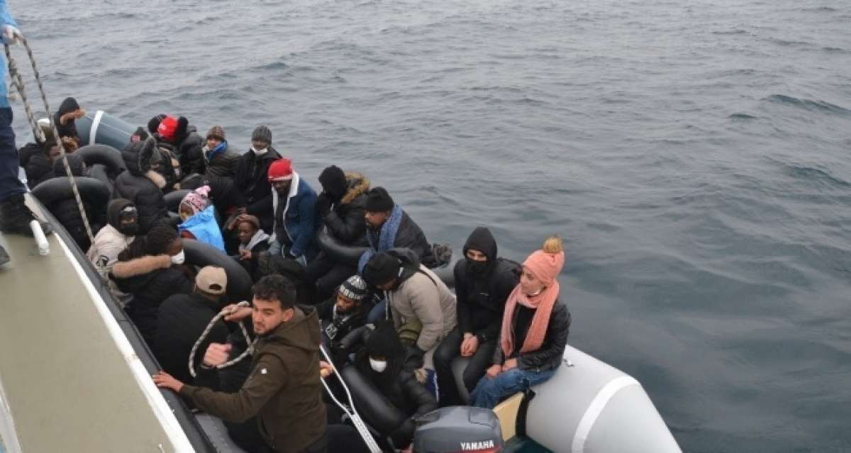 Ayvalık'ta 31 göçmen kurtarıldı