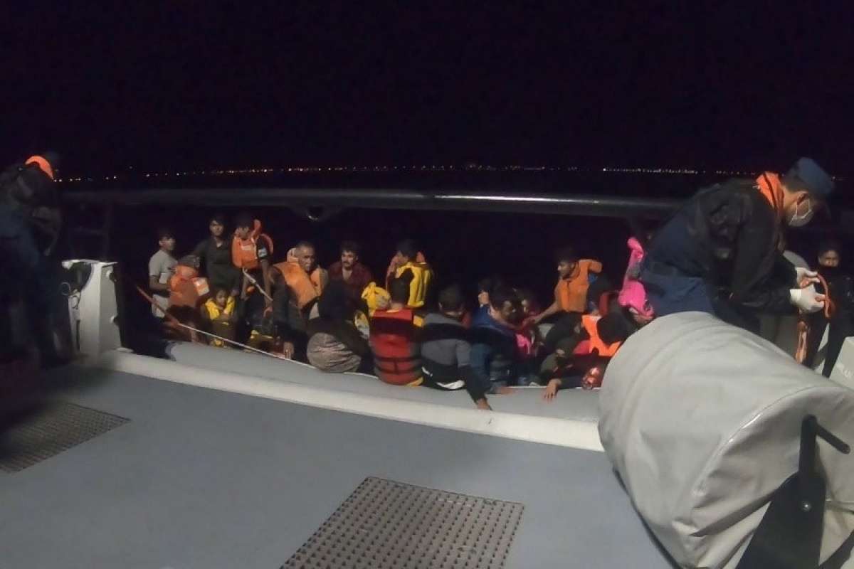 Ayvalık'ta 42 düzensiz göçmen Sahil Güvenlik tarafından kurtarıldı