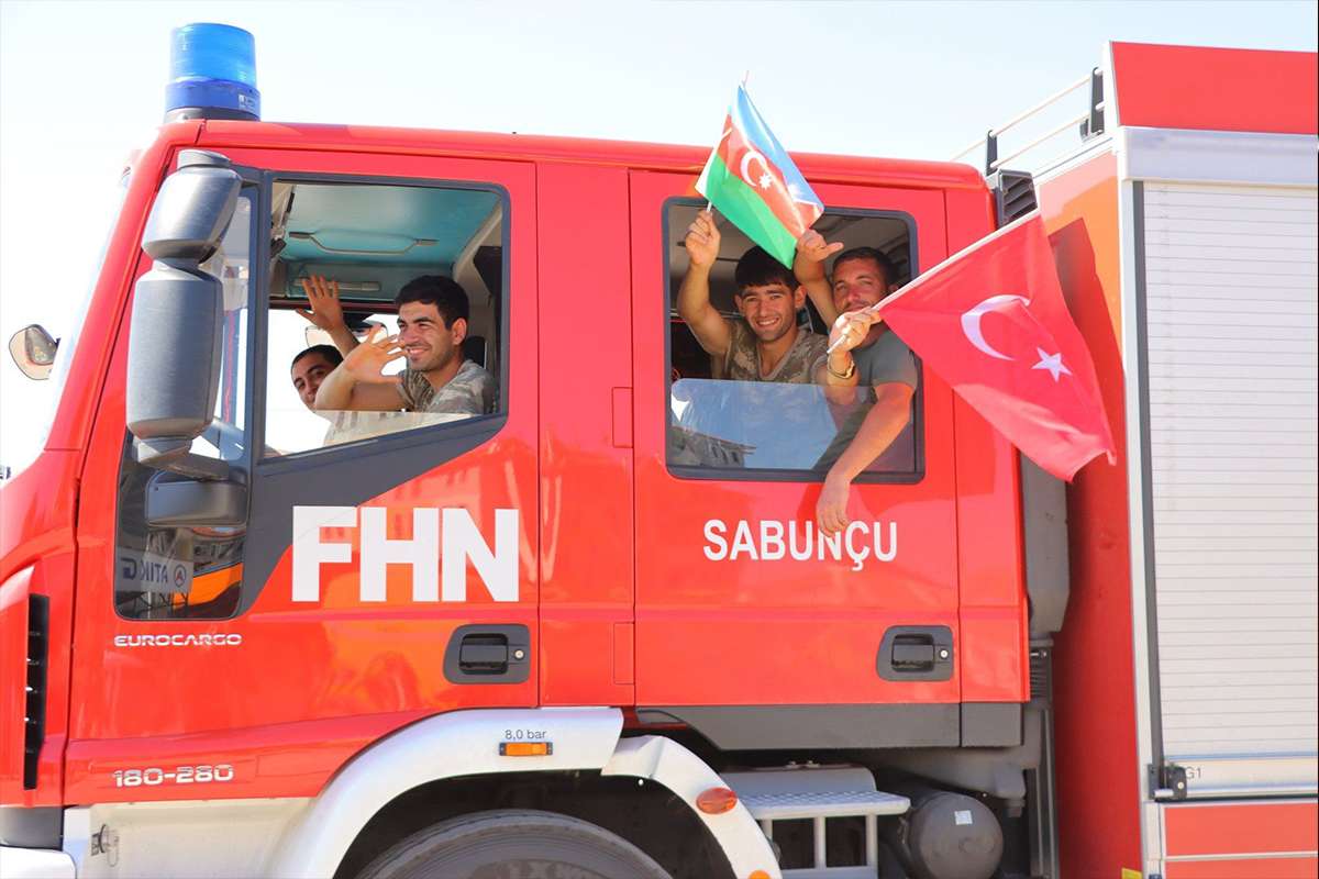 Azerbaycan, Türkiye'nin orman yangınlarıyla mücadelesine destek için ilave ekipler gönderiyor