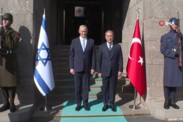 Bakan Akar, İsrail Savunma Bakanı Gantz ile bir araya geldi