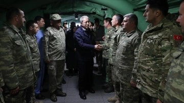 Bakan Akar, MSB Seyyar Sahra Hastanesinde incelemelerde bulundu