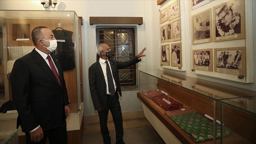 Bakan Çavuşoğlu Bangladeş'te Bangabandhu Anıt Müzesi'ni ziyaret etti