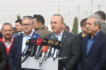 Bakan Çavuşoğlu Diyarbakır'daki çadırkenti ziyaret etti