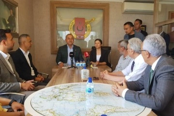 Bakan Çavuşoğlu: 'Vatandaşımızı tehdit edip fişliyorlar'