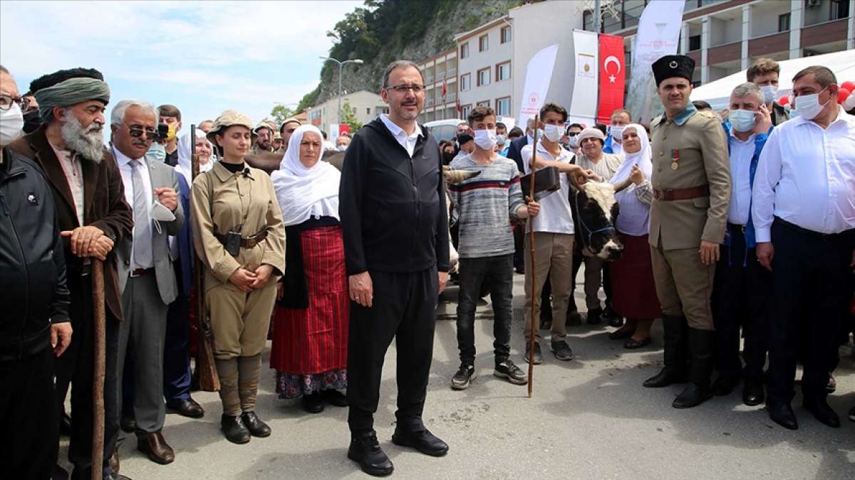 Bakan Kasapoğlu 'Atatürk ve İstiklal Yolu Yürüyüşü'ne katıldı