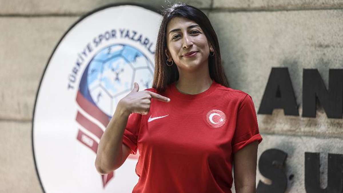 Bakan Kasapoğlu dünya rekortmeni serbest dalış sporcusu Fatma...