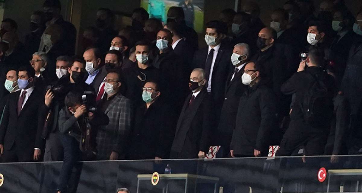 Bakan Kasapoğlu ve başkanlar tribünde