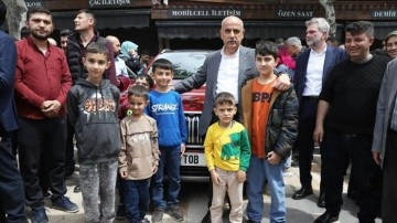 Bakan Kirişci, Türkiye'nin yerli otomobili Togg'u Kahramanmaraşlılar ile buluşturdu