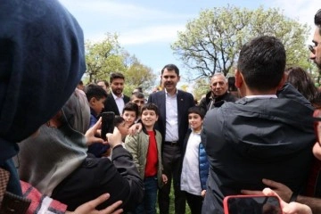 Bakan Kurum, '23 Nisan Şenlikleri’ etkinliğinde Validebağ Korusunda çocuklarla buluştu