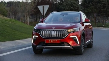 Bakan Nebati, yerli ve milli otomobil Togg ile ilk s&uuml;r&uuml;ş&uuml;n&uuml; ger&ccedil;ekleştirdi